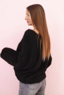 Sweter damski z moheru o luźnym kroju i dekolcie w serek czarny