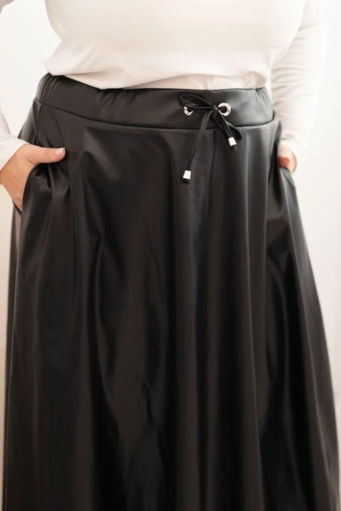 Spódnica damska Plus Size z ekoskóry z gumką i troczkiem w pasie czarna