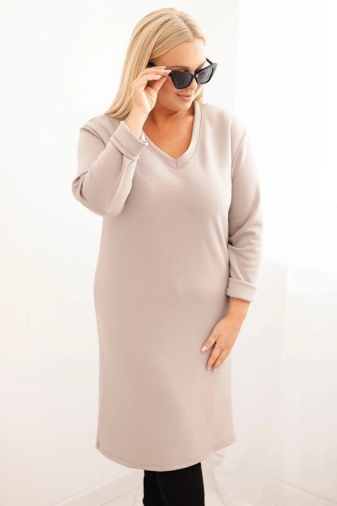 Sukienka damska Plus Size masełkowa z dekoltem V i rękawem ciemno beżowa