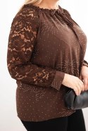 Bluzka damska Plus Size z koronkowym rękawem i ozdobnym dekoltem brązowa