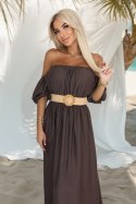 614-1 Sukienka maxi w stylu boho z odkrytymi ramionami i paskiem - CZEKOLADOWA