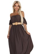614-1 Sukienka maxi w stylu boho z odkrytymi ramionami i paskiem - CZEKOLADOWA