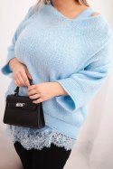 Komplet damski sweter z dekoltem V i bluzka wiskozowa z koronkowym dołem niebieski