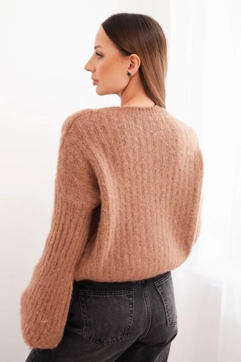 Sweter damski z moheru z bufiastymi rękawami camelowy