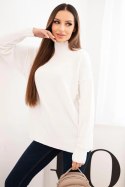 Sweter damski wiskozowy z prążkowanym półgolfem i luźnym fasonem ecru