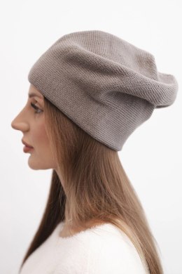 Czapka damska wełniana klasyczna gładka beanie K420 cappuccino