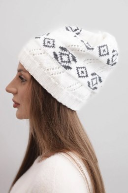 Czapka damska zimowa wełniana z geometrycznym wzorem K434 biały + grafitowy