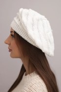 Czapka damska zimowa wełniana o luźnym fasonie i ozdobnym splocie K378 biała