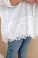 Koszula damska Plus Size bawełniana przecierana z koronkowym wykończeniem biała