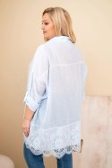 Koszula damska Plus Size bawełniana przecierana z koronkowym wykończeniem niebieska