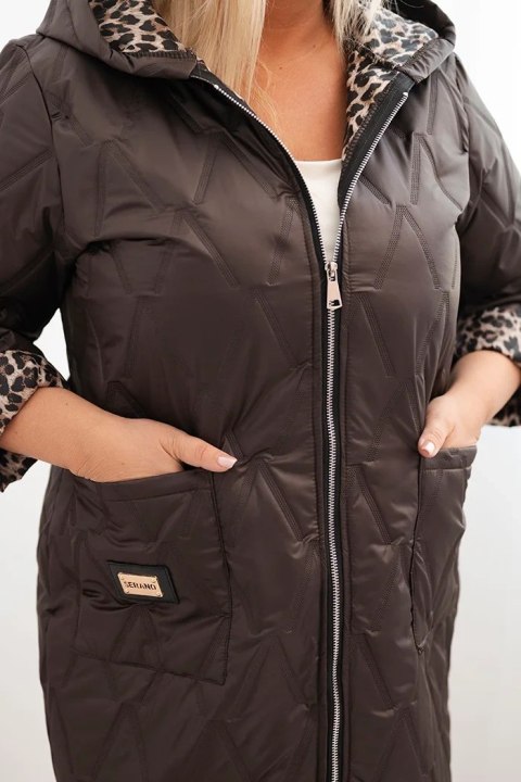 Kurtka damska zimowa pikowana Plus Size z podszewką w panterkę i kapturem brązowa