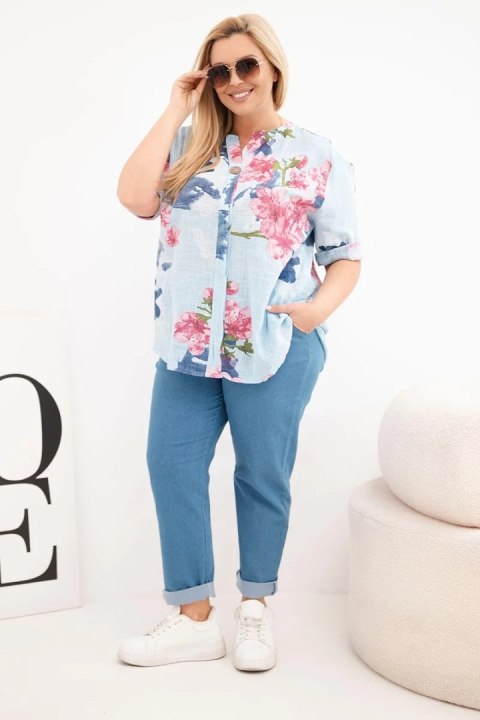 Bluzka damska bawełniana Plus Size z dekoltem V w kwiatowy wzór niebieska