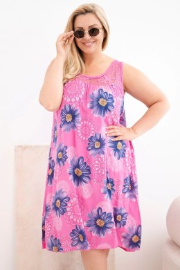 Sukienka damska Plus Size wiskozowa w kwiaty z koronkowym dekoltem różowa